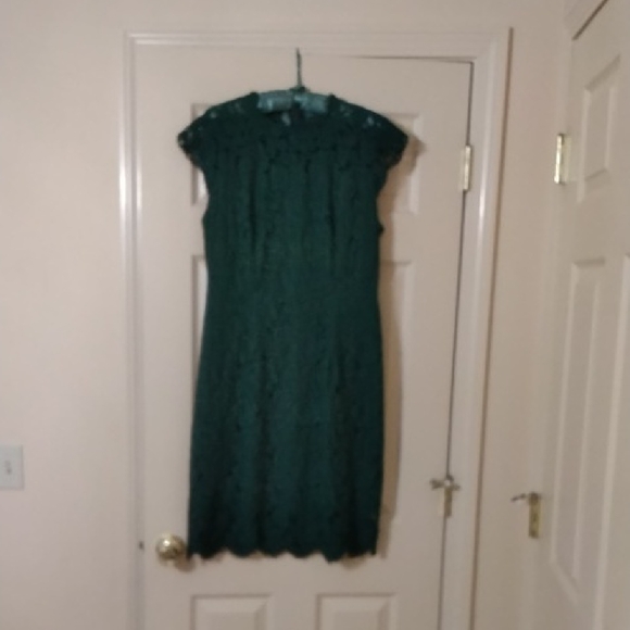Merokeety Dresses & Skirts - Lace Midi Dress in Deep Green with Cap Shoulders